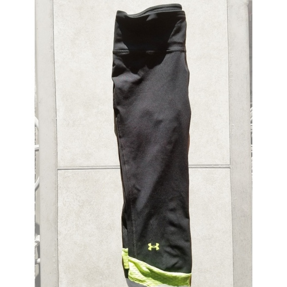 Under Armor Compression Crop Capri Leggings - image 4